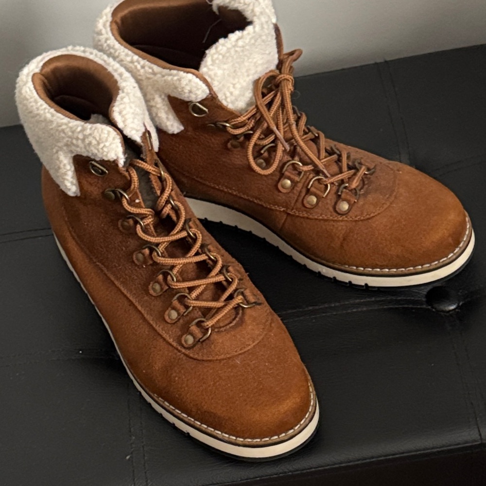 White Mountain Brown Suede Lace-Up Shearling Collar Boots